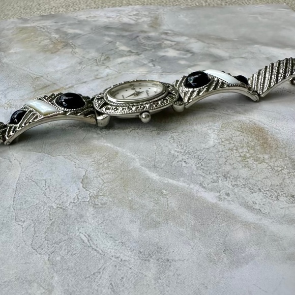 💖Vintage Silver-Tone Art Deco Watch – Onyx & Marcasite Elegance - Picture 4 of 4